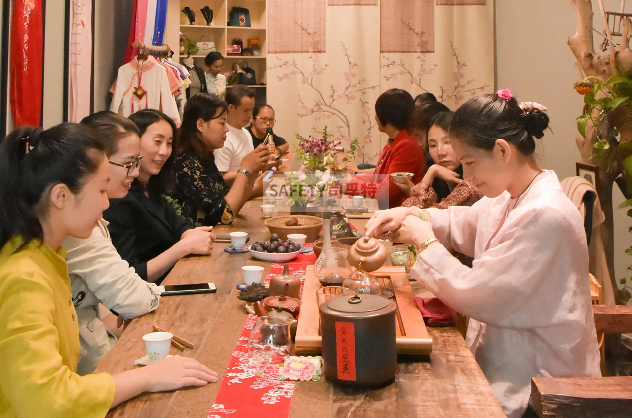 “圍爐煮茶”為什么火？年輕人追捧是有原因的-司孚特圍爐茶桌(圖1)